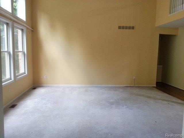 4236 Calumet Drive Rochester, MI 48306 - Photo 7 of 30 20130813_142414.jpg