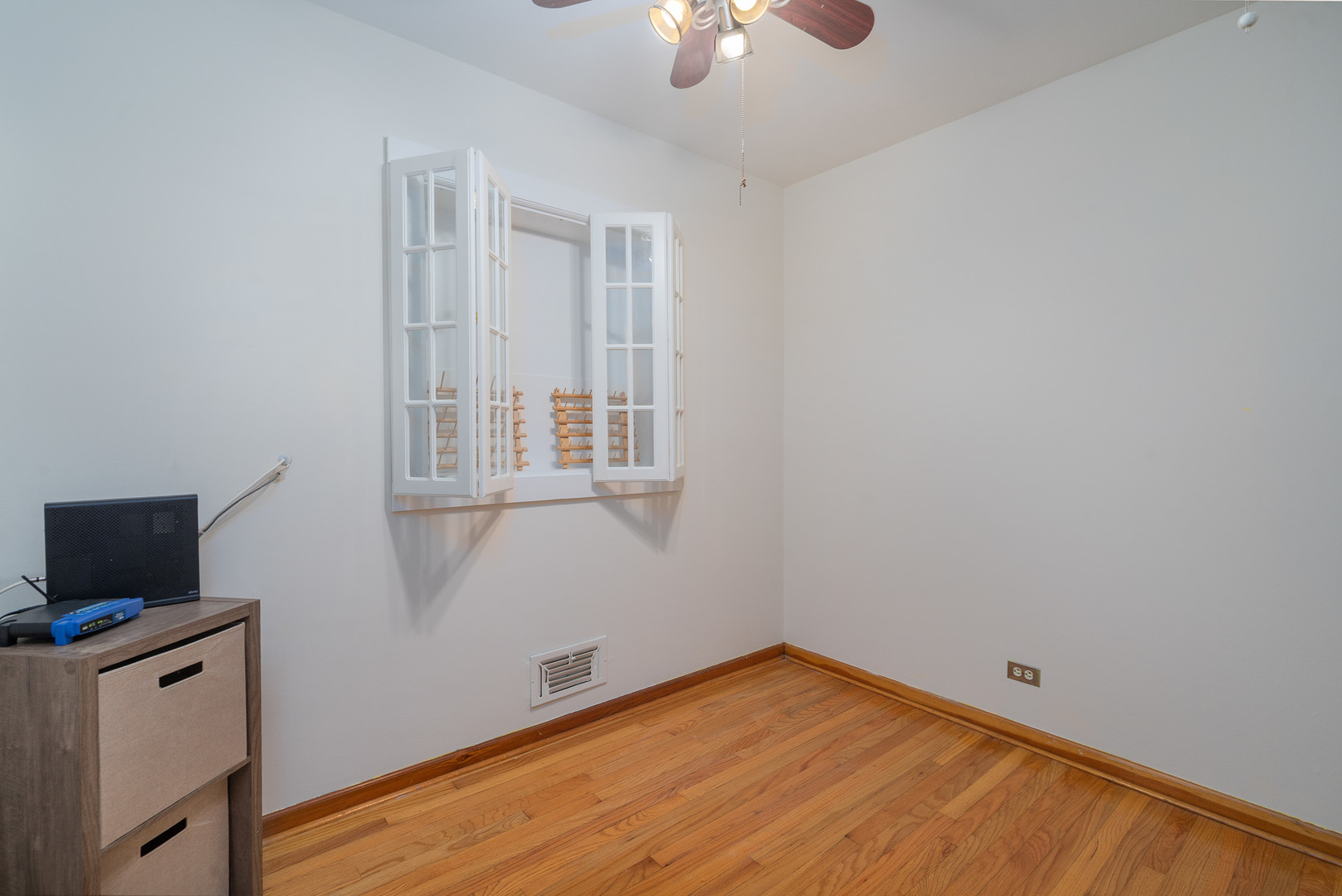8008 Normandy Avenue Burbank, IL 60459 - Photo 18 of 41 a view of empty room with wooden floor