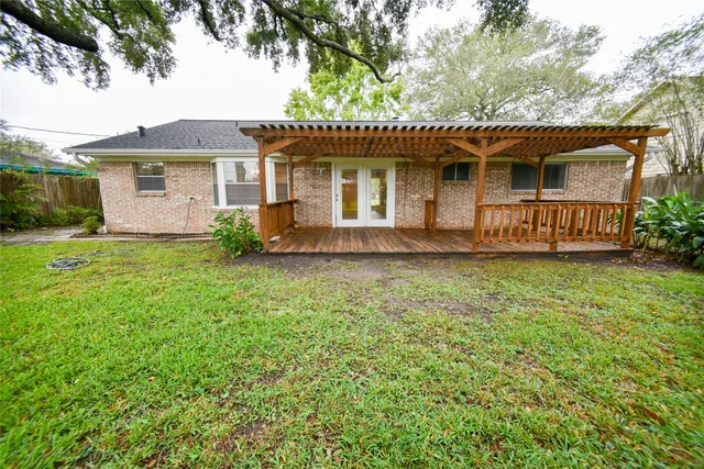 $2,050 | 217 Rachael Lane, Friendswood, TX 77546
