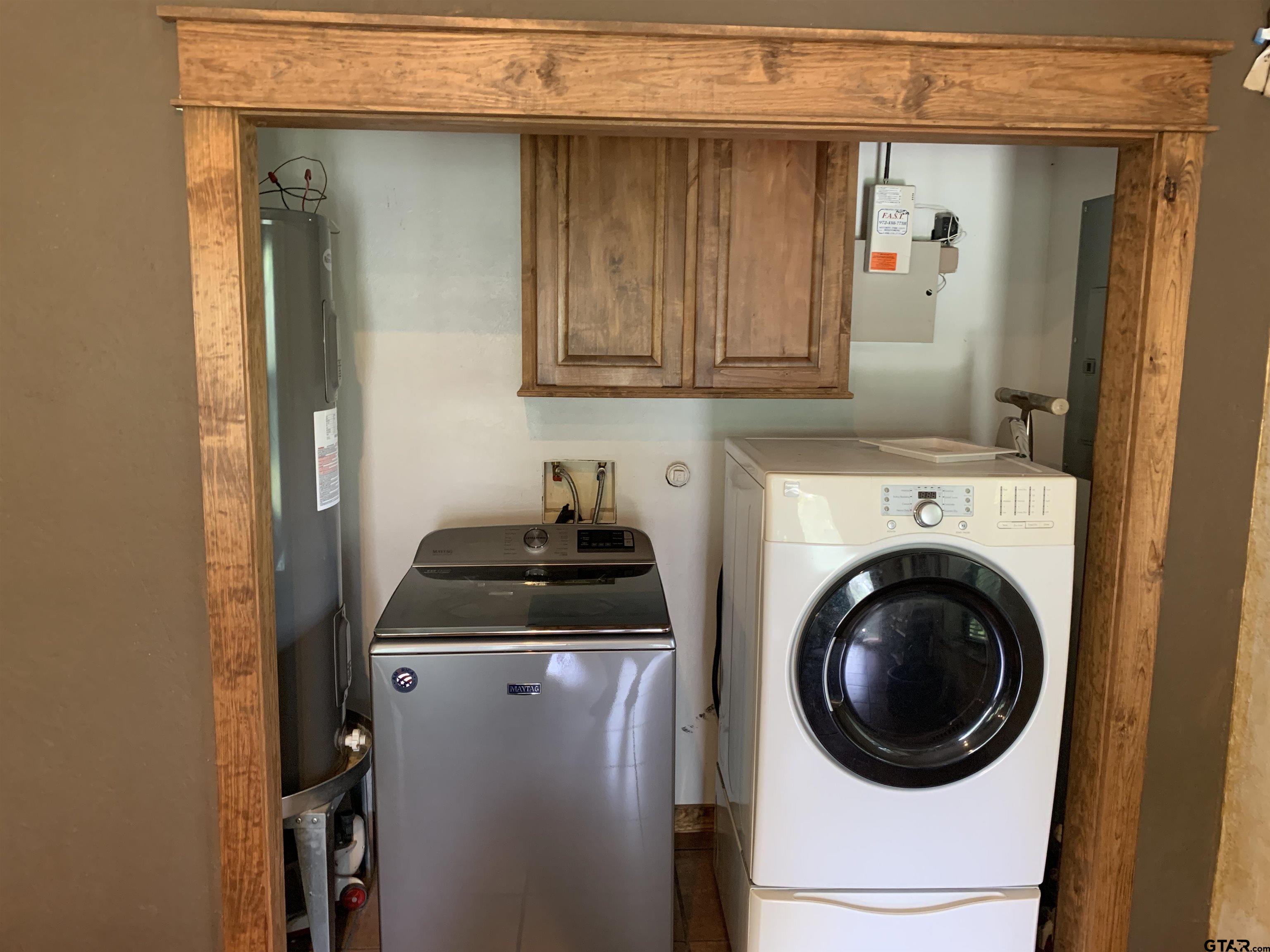 16650 C R 3419 Brownsboro, TX 75756 - Photo 20 of 36 a utility room with dryer and washer