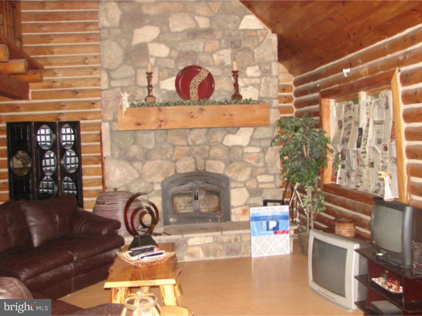 280 Laurel Road New Ringgold, PA 17960 - Photo 3 of 15 Living Room