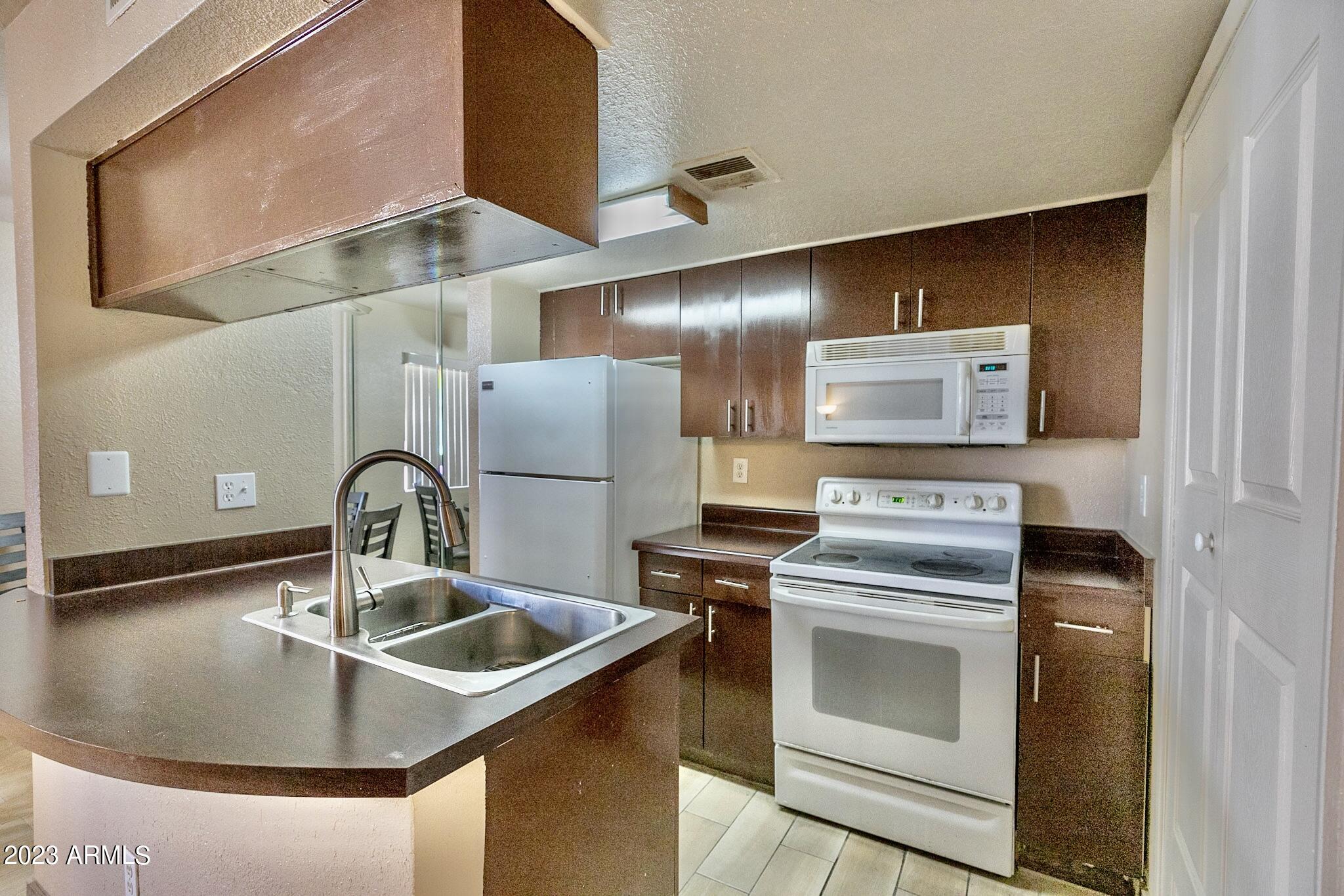 12123 West Bell Road, Unit 246 Surprise, AZ 85378 - Photo 5 of 34 IMG_6362