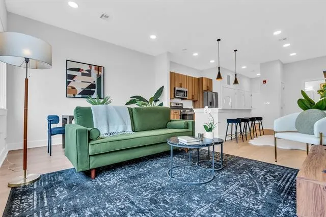 $2,570 | 345 Avenue A, Unit 407, Bayonne, NJ 07002