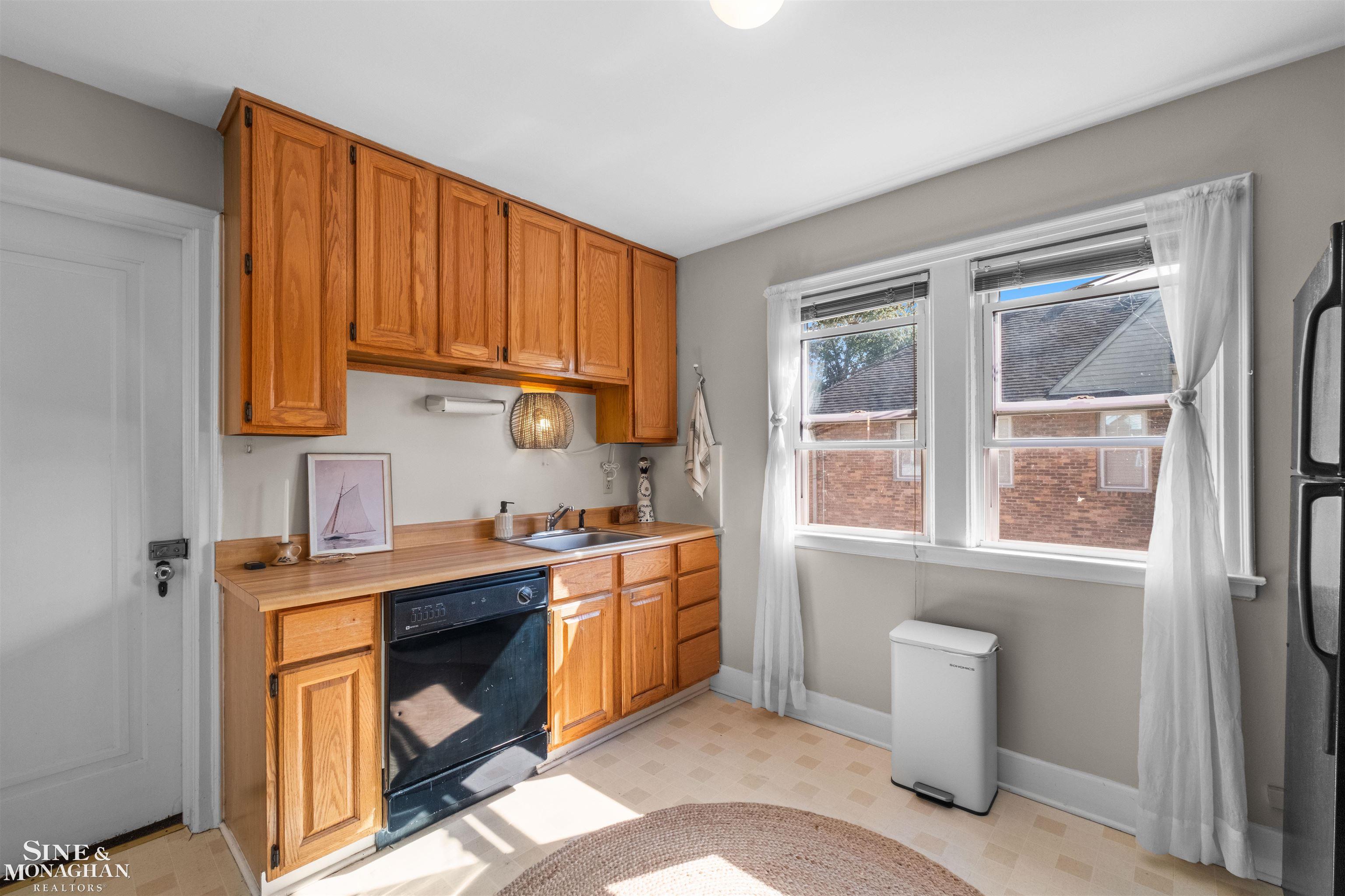 674 Neff Road Grosse Pointe, MI 48230 - Photo 13 of 38
