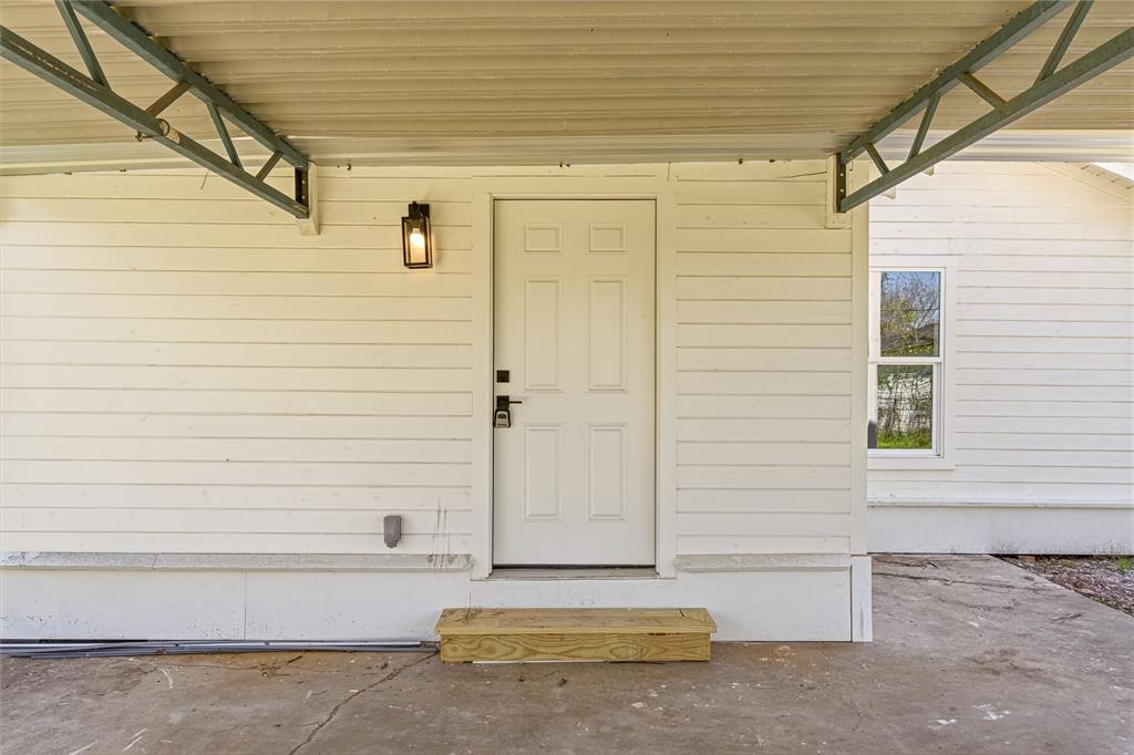 815 Garrison Street Waco, TX 76704 - Photo 31 of 36 a view of front door of house