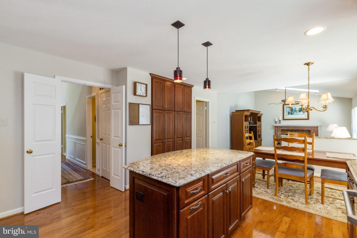 6755 Bronze Post Road Centreville, VA 20121 - Photo 19 of 37 Kitchen
