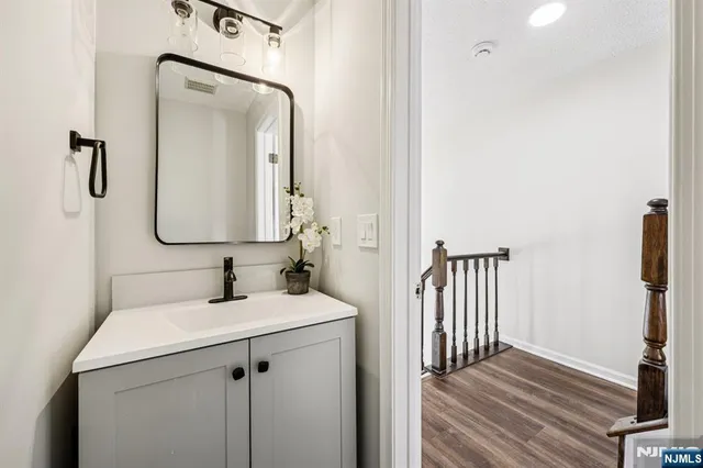 $3,800 | 1075 Ash Drive, Mahwah, NJ 07430