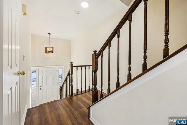 $3,800 | 1075 Ash Drive, Mahwah, NJ 07430