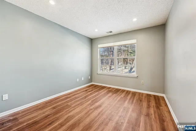 $3,800 | 1075 Ash Drive, Mahwah, NJ 07430