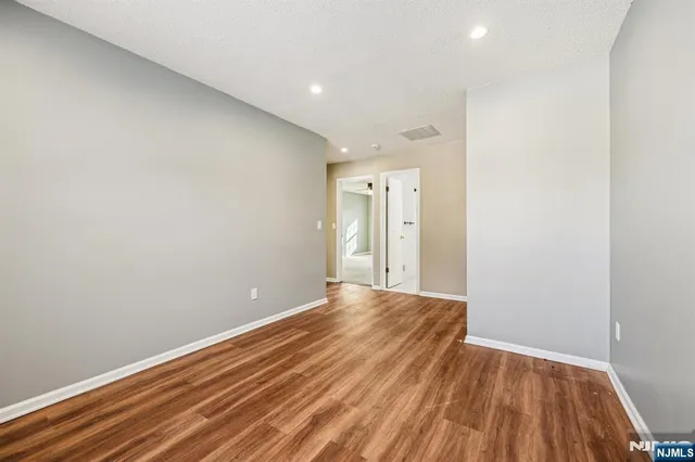 $3,800 | 1075 Ash Drive, Mahwah, NJ 07430