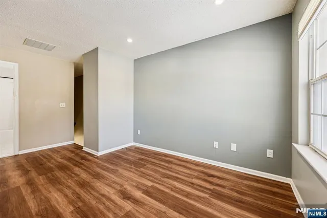 $3,800 | 1075 Ash Drive, Mahwah, NJ 07430