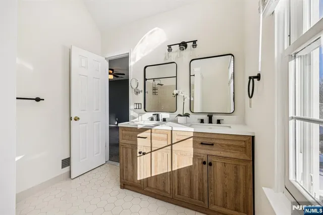 $3,800 | 1075 Ash Drive, Mahwah, NJ 07430