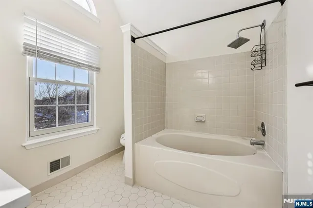 $3,800 | 1075 Ash Drive, Mahwah, NJ 07430