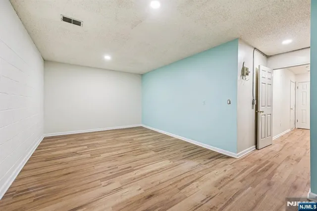 $3,800 | 1075 Ash Drive, Mahwah, NJ 07430