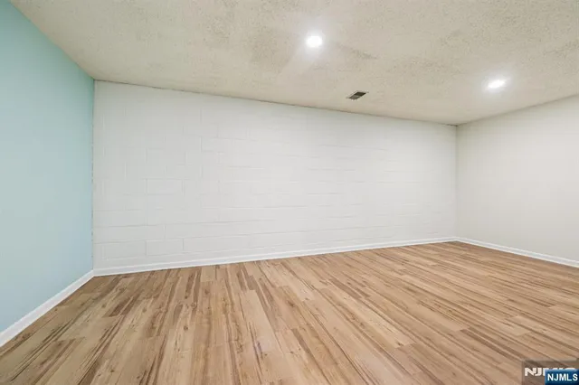 $3,800 | 1075 Ash Drive, Mahwah, NJ 07430