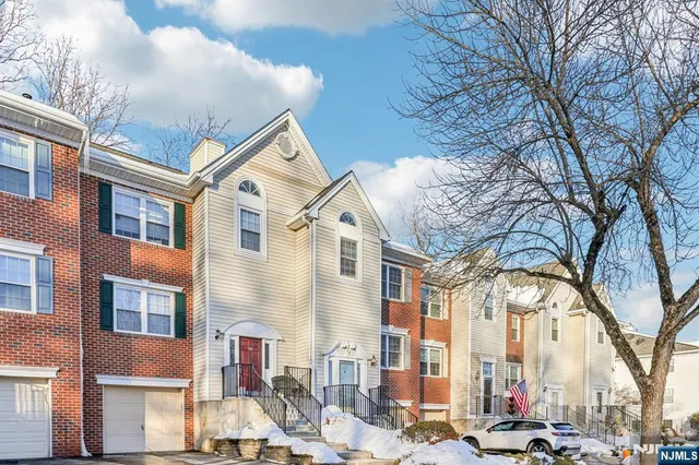 $3,800 | 1075 Ash Drive, Mahwah, NJ 07430