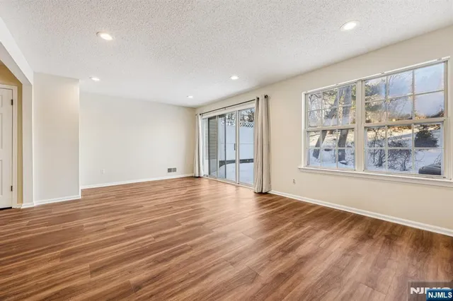 $3,800 | 1075 Ash Drive, Mahwah, NJ 07430