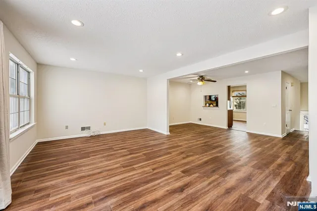 $3,800 | 1075 Ash Drive, Mahwah, NJ 07430