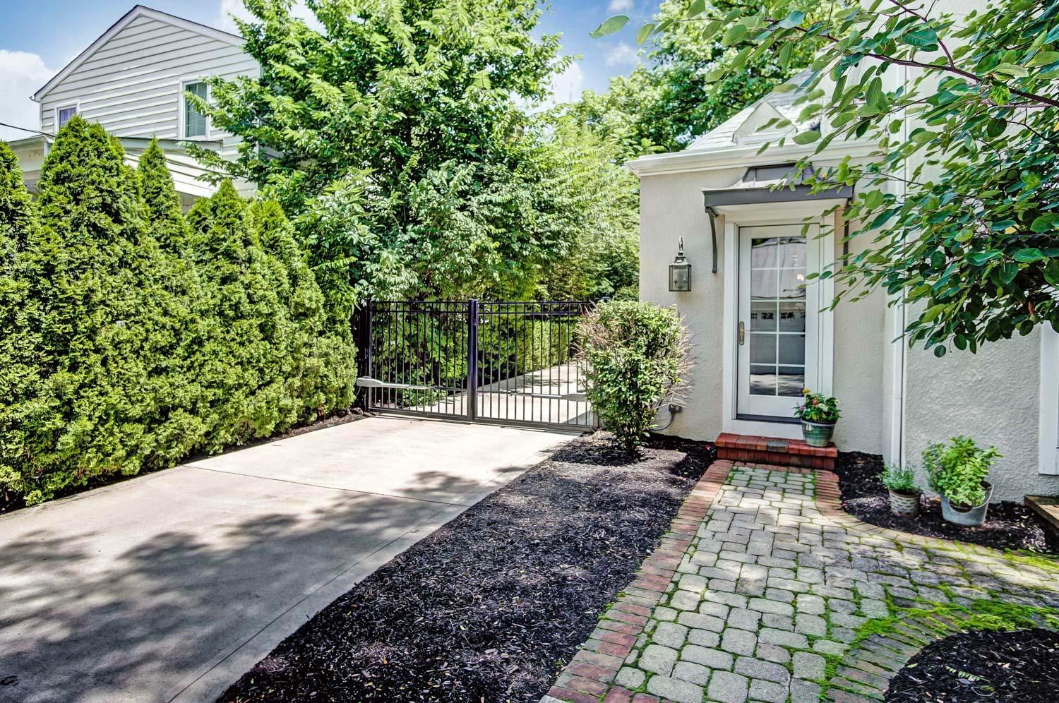 2071 Ellington Road Columbus, OH 43221 - Photo 51 of 58