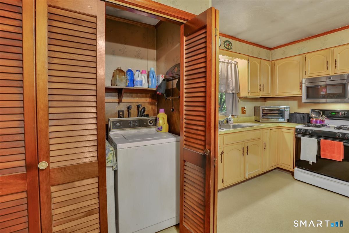 12 Parker Road Marlborough, CT 06447 - Photo 5 of 18 Gallery Image 5