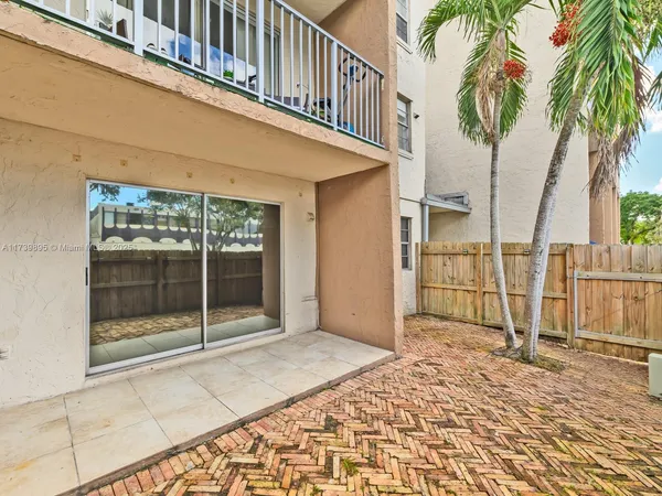 $200,000 | 10900 Southwest 104th Street, Unit 114, Miami, FL 33176