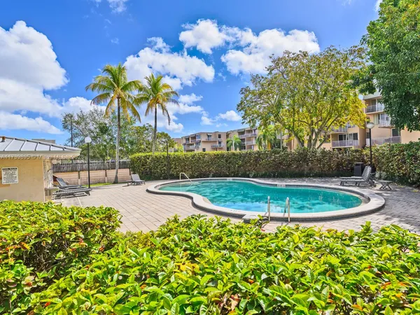 $200,000 | 10900 Southwest 104th Street, Unit 114, Miami, FL 33176
