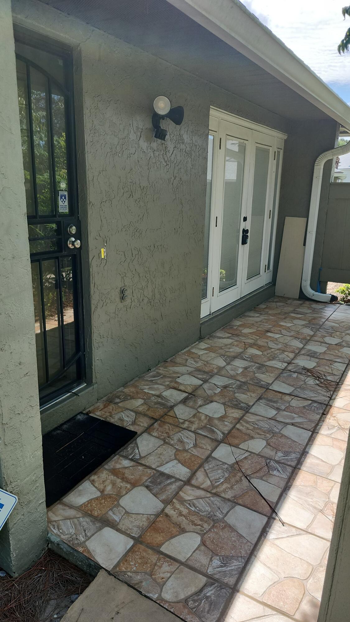 4450 Ring Neck Road, Unit 28A Orlando, FL 32808 - Photo 2 of 7 Front_ Patio