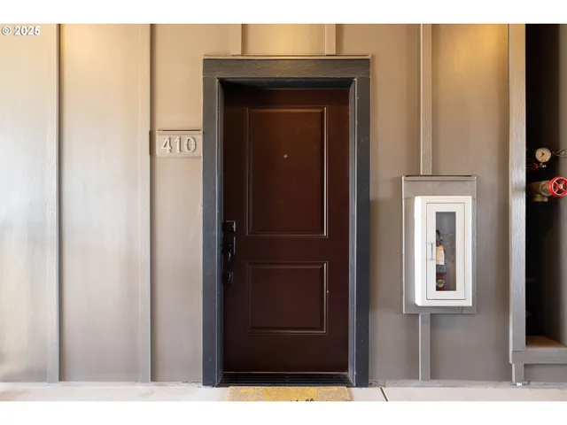 $319,000 | 13905 Southwest Meridian Street, Unit 410, Beaverton, OR 97005