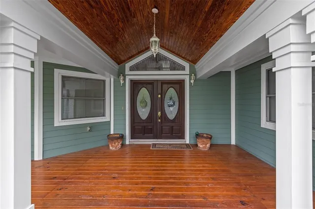 a view of entrance door of the house