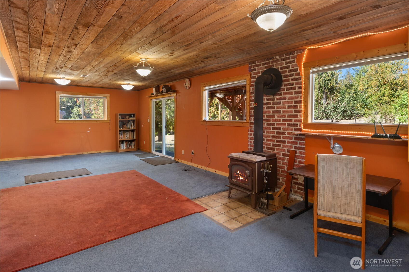 2035 Egg And I Road Chimacum, WA 98325 - Photo 22 of 40 a livingroom with furniture and window