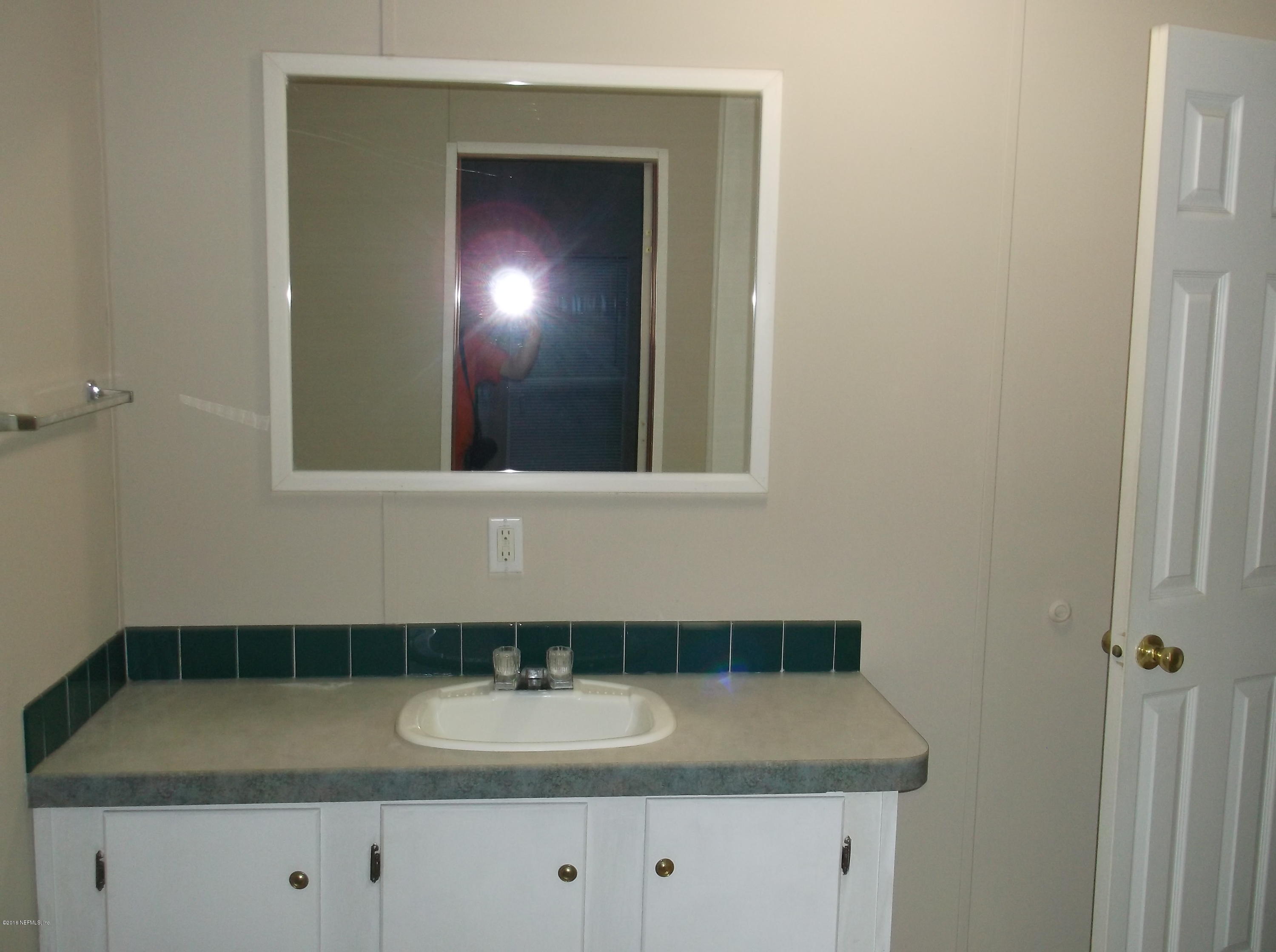2006 Rose Ridge Court Middleburg, FL 32068 - Photo 4 of 9 hall bath