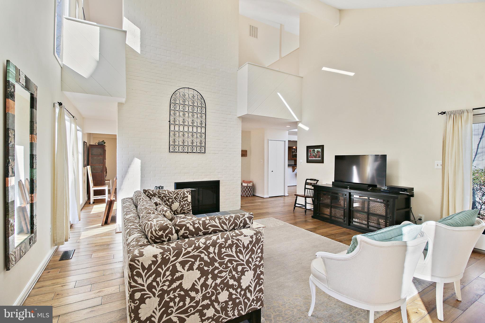 2003 Upper Lake Drive Reston, VA 20191 - Photo 26 of 89 Living room.