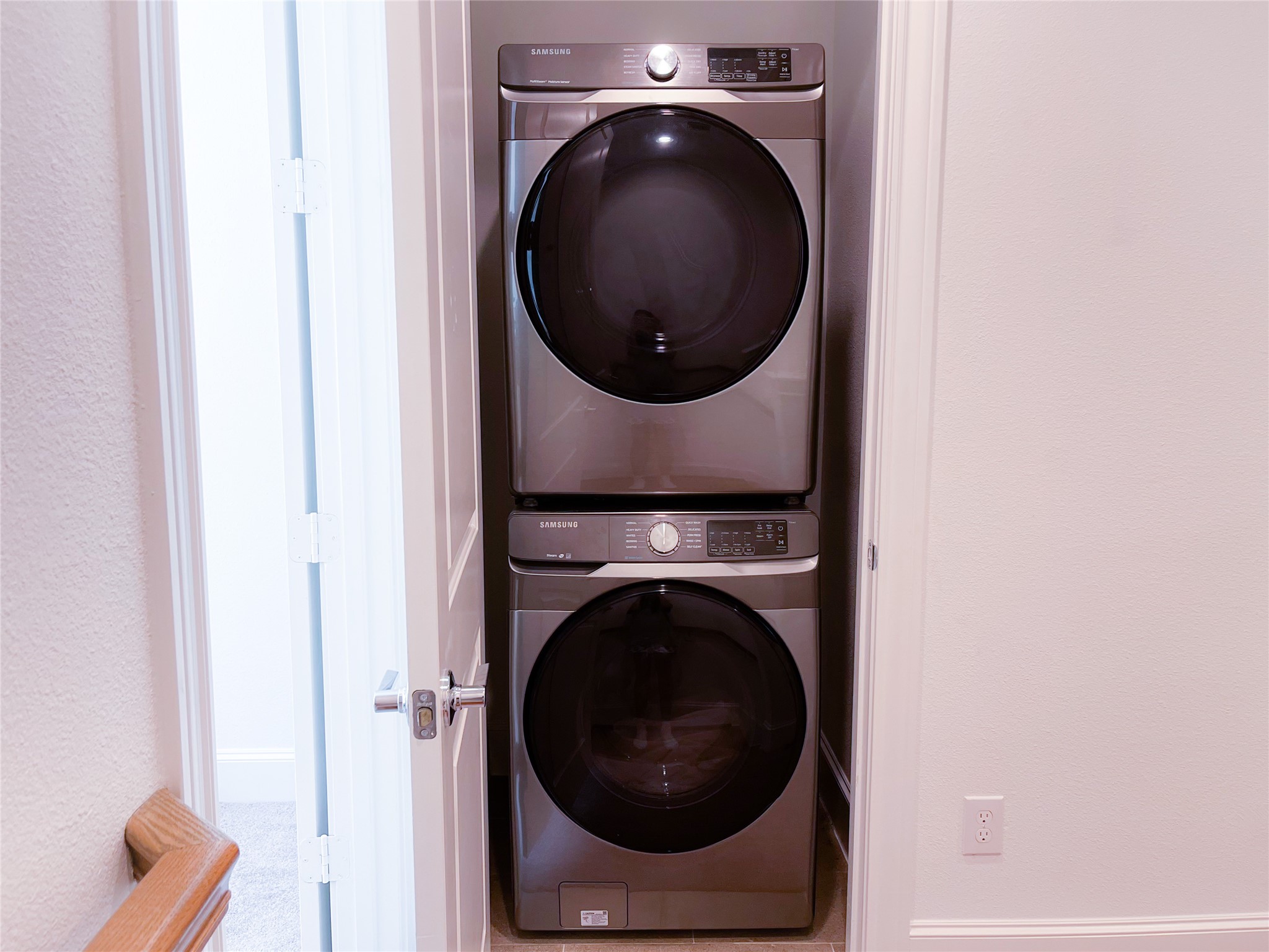 2024 Waterloo Station Road Houston, TX 77045 - Photo 12 of 14 Stackable washer/dryer STAY. Located on the 3rd floor.