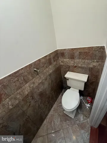 a bathroom with a toilet