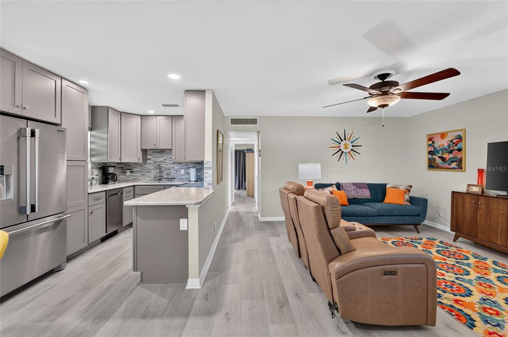 102 Cambridge Trail, Unit 220 Sun City Center, FL 33573 - Photo 7 of 35 Gallery Image 7