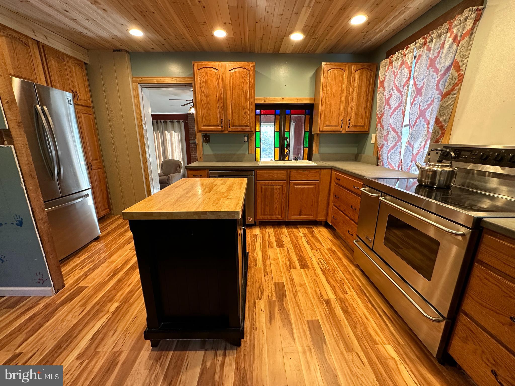 137 Crystal Road Montgomeryville, PA 18936 - Photo 12 of 28 Kitchen