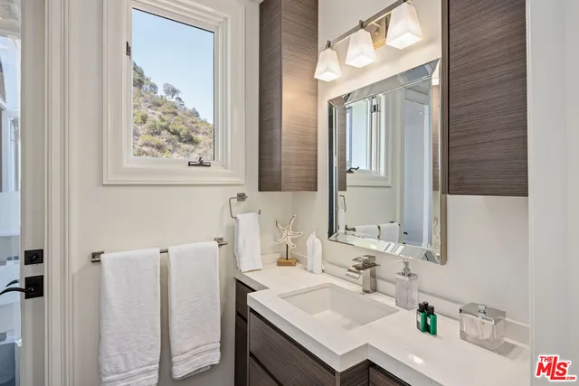 $69,900 | 11037 Anzio Road, Los Angeles, CA 90077