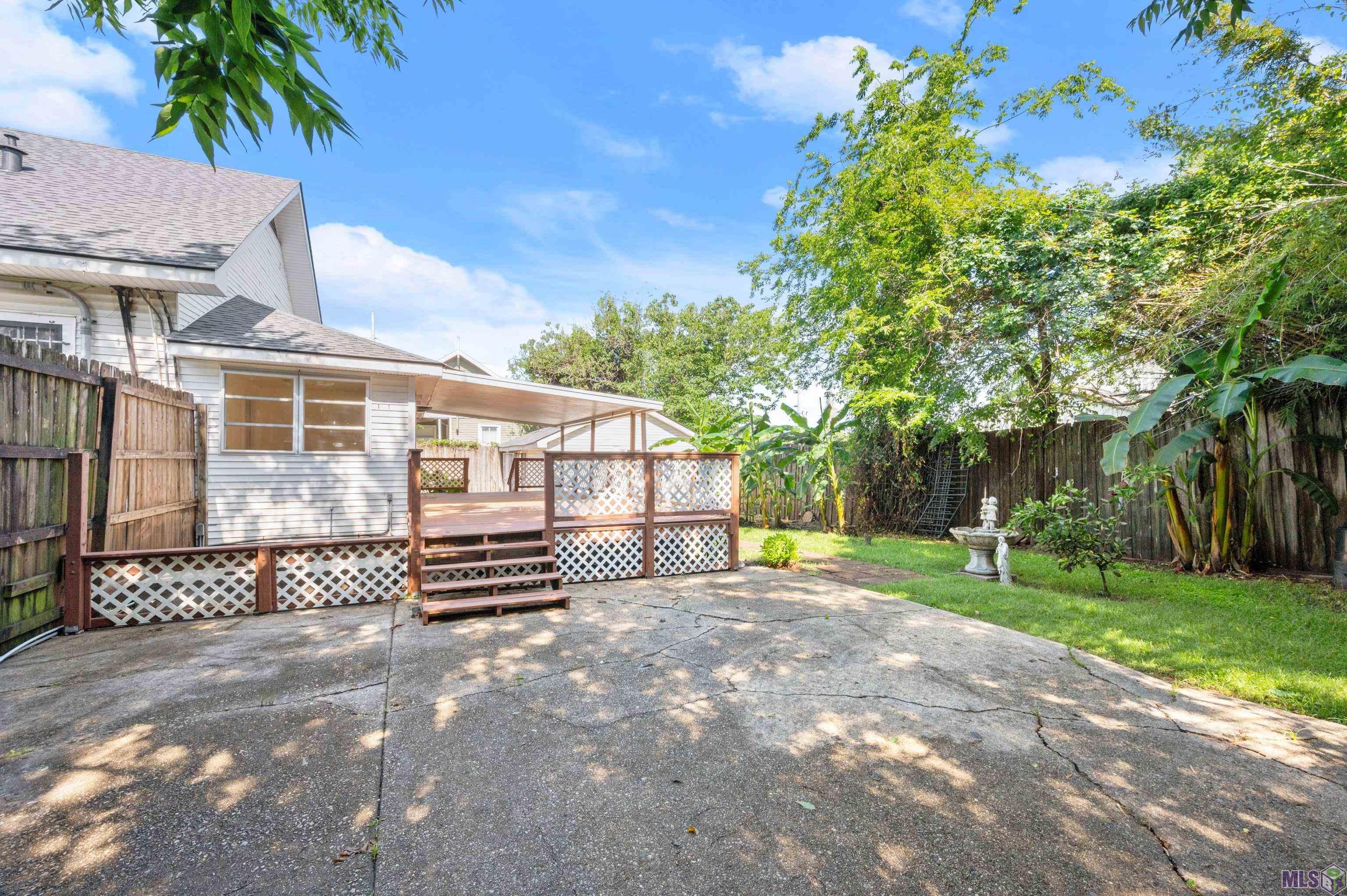 1023 Laurel Street Baton Rouge, LA 70802 - Photo 22 of 23 Back yard and Deck