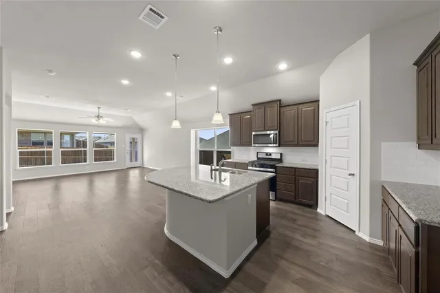 $2,300 | 1813 Agarito Drive, Weatherford, TX 76086