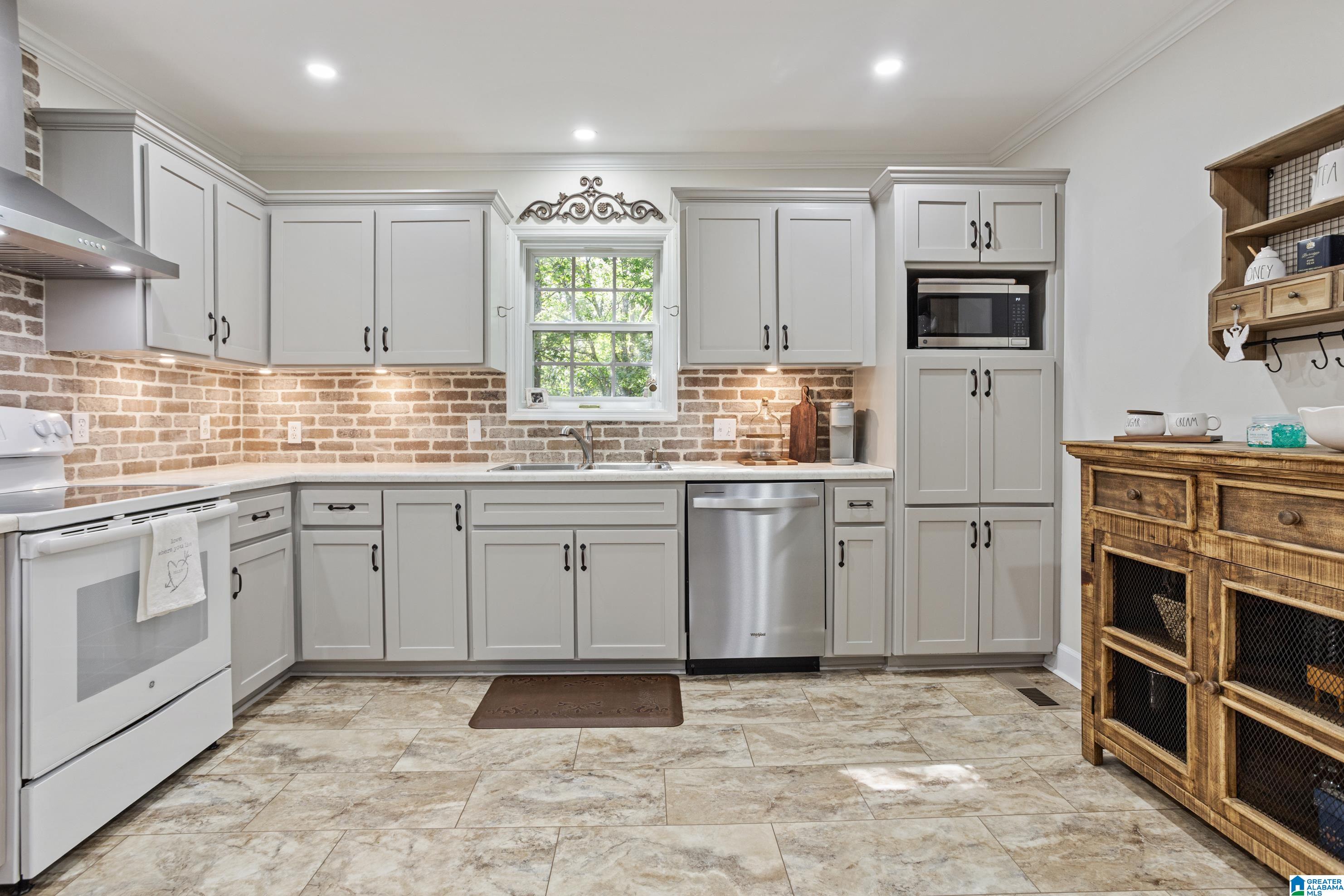 1224 Whitten Road Mount Olive, AL 35117 - Photo 7 of 39
