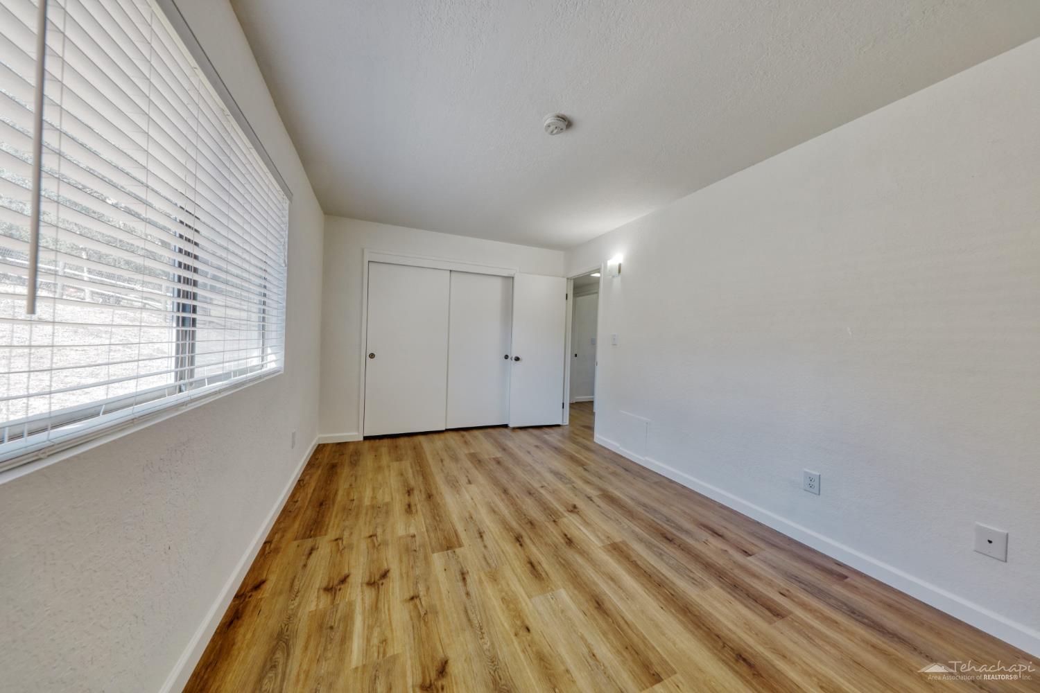 25470 Bear Valley Road Tehachapi, CA 93561 - Photo 11 of 21 Gallery Image 11