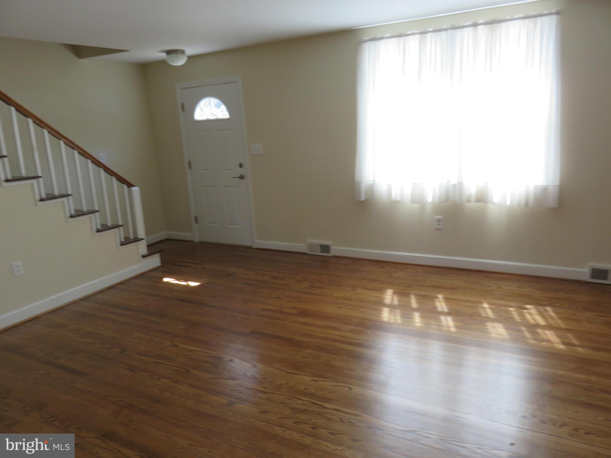 1022 Litchfield Road Baltimore, MD 21239 - Photo 2 of 28 Living Room Entrance