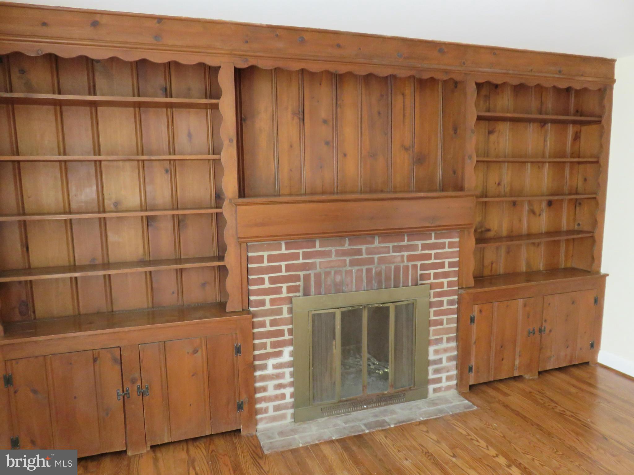 1022 Litchfield Road Baltimore, MD 21239 - Photo 4 of 28 Woodburning FP