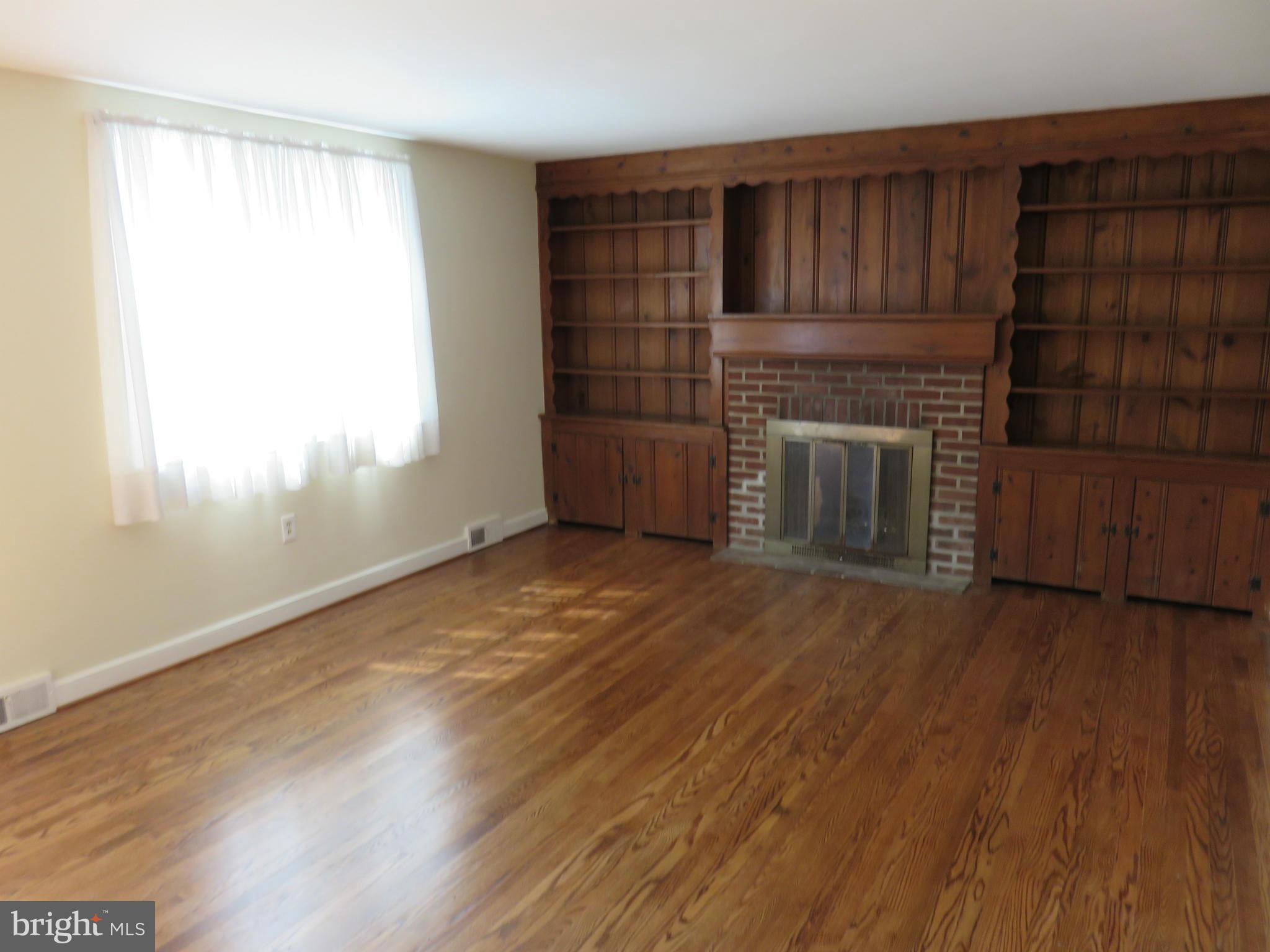 1022 Litchfield Road Baltimore, MD 21239 - Photo 6 of 28 Living Room