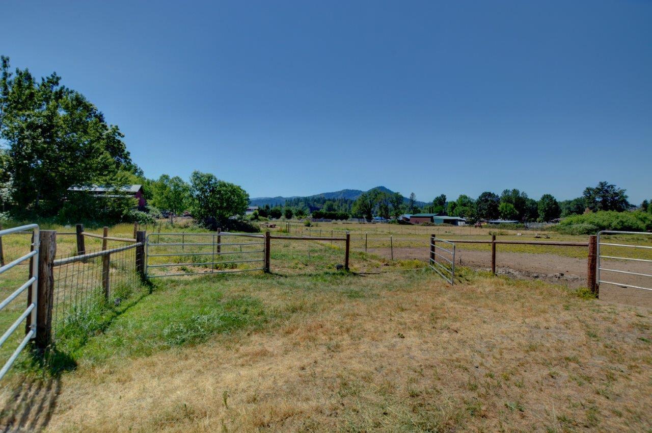 5136 Jerome Prairie Road Grants Pass, OR 97527 - Photo 25 of 34 DSC_1821_2_3