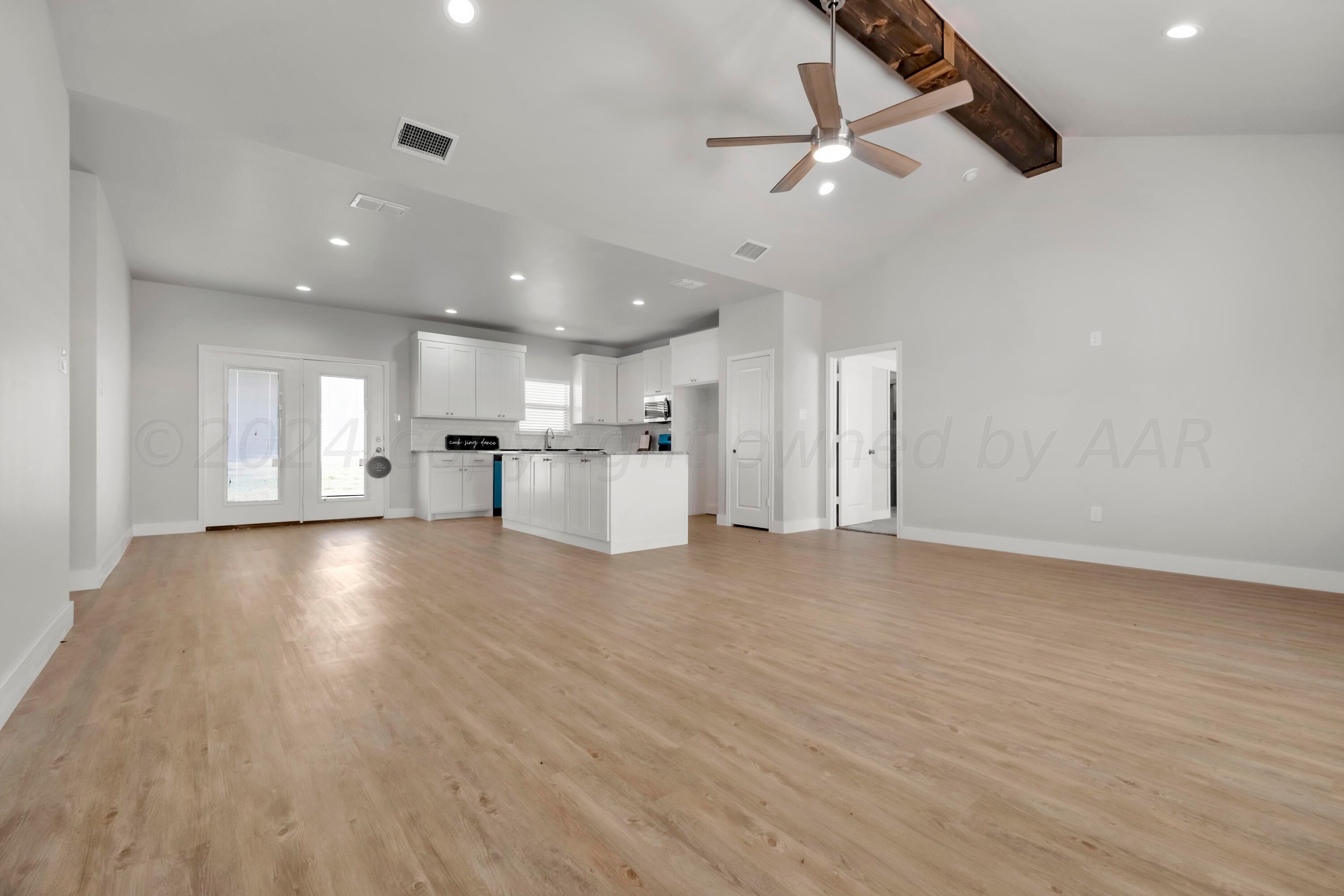 11700 Bushland Road Amarillo, TX 79119 - Photo 13 of 41 Living Room