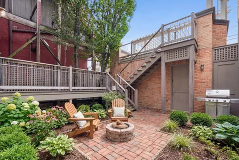 a black and white photo of a room