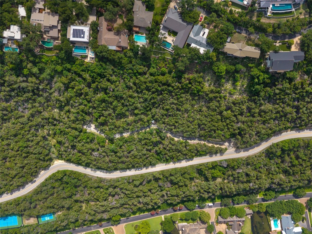 4323 Mt Bonnell Road Austin, TX 78731 - Photo 9 of 24 a view of a large building