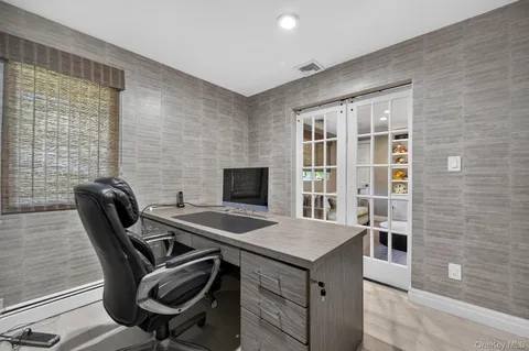 $2,350,000 | 12 Locust Lane, Roslyn Heights, NY 11577