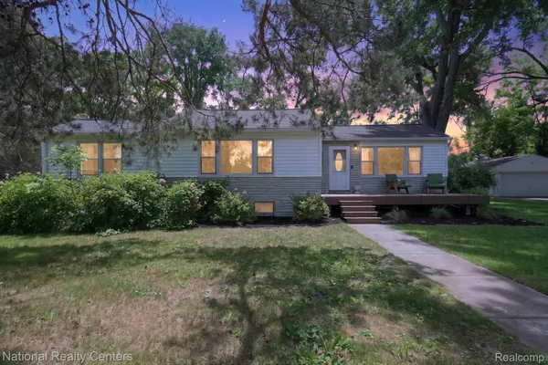 $290,000 | 2465 Fairbury Street, Wixom, MI 48393